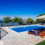Cavatul *