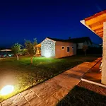 Cavatul Villa