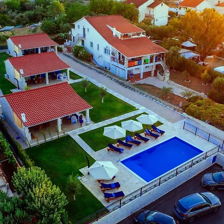 Cavatul Вилла