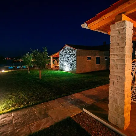 Вилла Cavatul