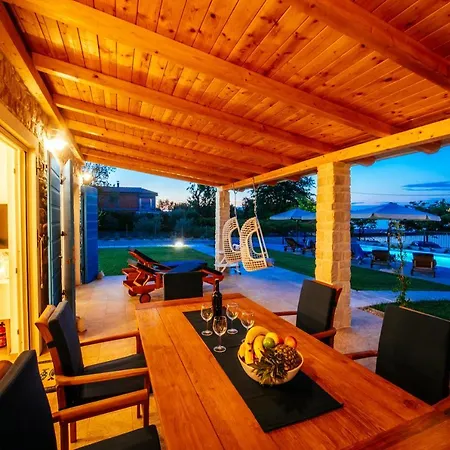 Cavatul Villa