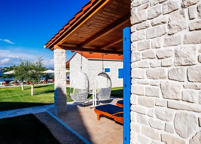 Вилла Cavatul