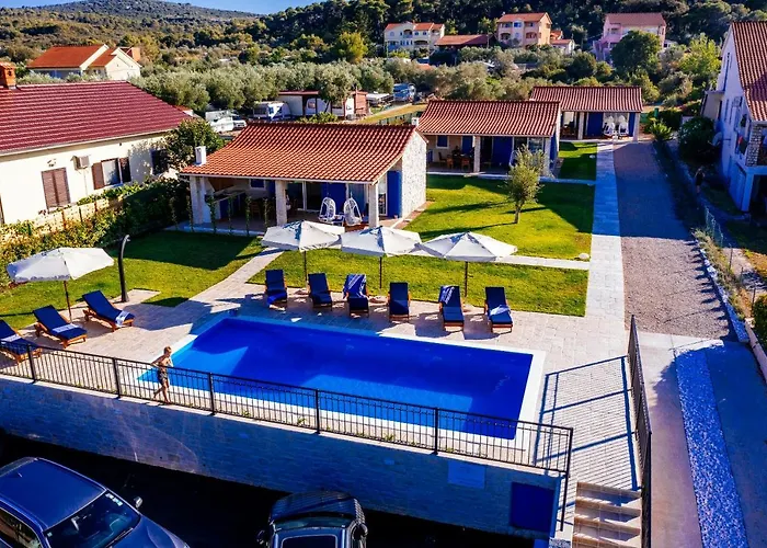 Вилла Cavatul