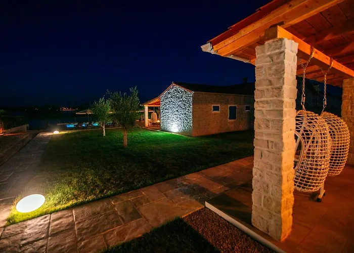Вилла Cavatul