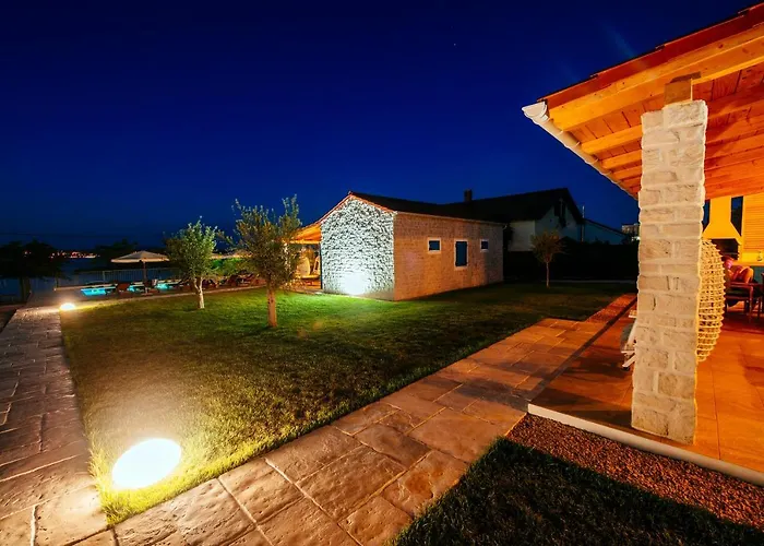 Cavatul Вилла
