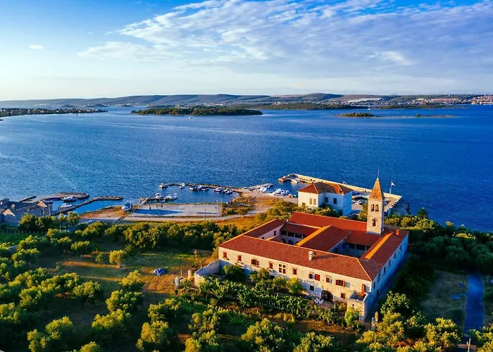 Cavatul Вилла *