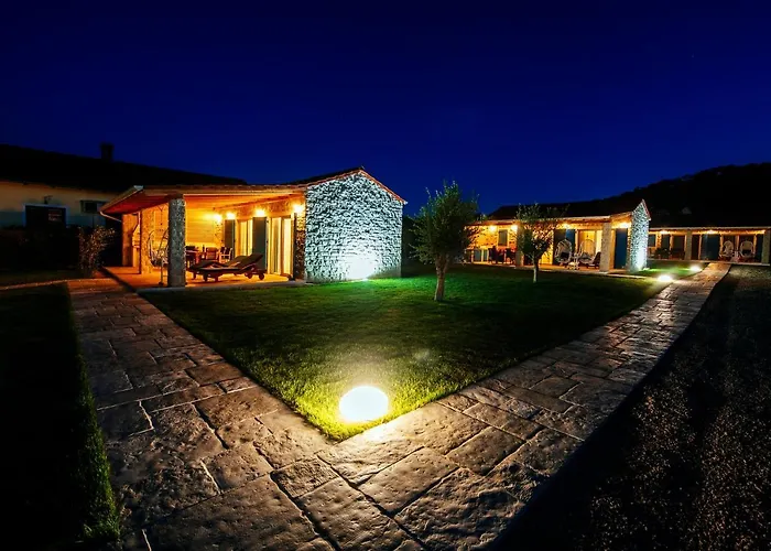 Cavatul Вилла