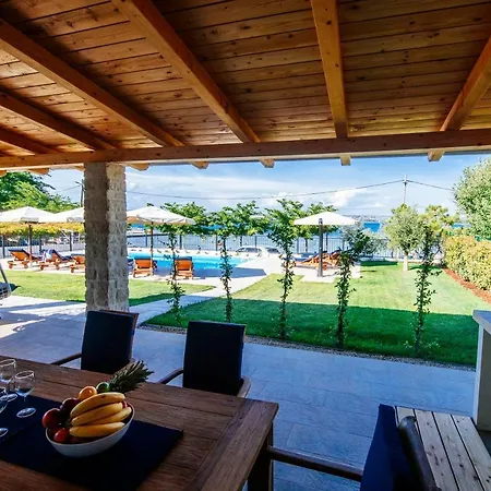 Villa Cavatul Kraj (Zadar)