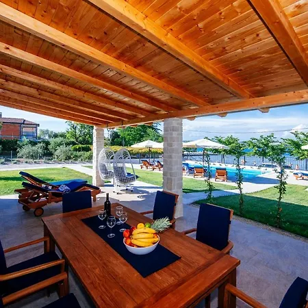 Villa Cavatul *