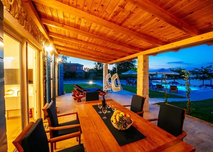 Cavatul Villa