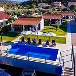וילה Cavatul