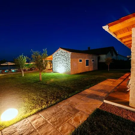 Cavatul 빌라